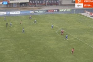 太強(qiáng)了！姆本扎魚躍沖頂梅開二度26輪26球，遼寧鐵人再度領(lǐng)先