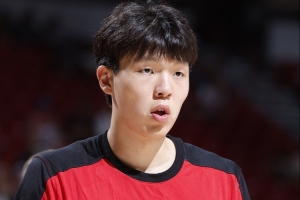 媒體人：隊(duì)友們眼里真有楊瀚森 球刷刷往手里遞 首輪秀就是不一樣