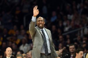 美記：邁克-布朗在勇士開拓了進攻視野 不過他的根基仍在防守端