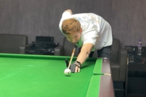 水平如何？周琦社媒曬自己打臺(tái)球視頻：臺(tái)球“刺客”