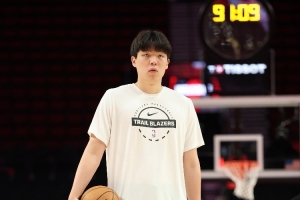 媒體人：今天的表現(xiàn)是楊瀚森正常水平發(fā)揮 他真的做到了放下包袱