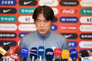 韓國隊(duì)主帥：短時(shí)間內(nèi)提升球員水平很難，將從慘敗中吸取教訓(xùn)