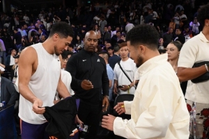 歷史性會面！中國布克與布克本尊見面視頻 布克微博轉(zhuǎn)發(fā)該動態(tài)！