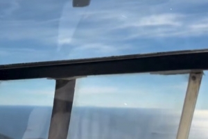 翱翔藍(lán)天，亞馬爾女友曬兩人乘直升飛機(jī)游玩視頻