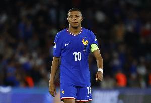 馬卡報：對陣阿塞拜疆幾乎踢滿全場，姆巴佩腳踝傷情變得更加嚴(yán)重