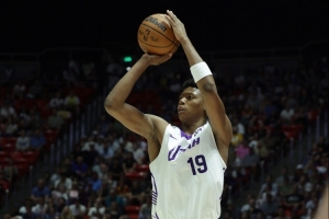 常規(guī)時(shí)間錯(cuò)失準(zhǔn)絕殺球！貝利13投8中 砍下20分7籃板！