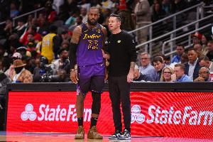 雷迪克：我正考慮設(shè)計兩套輪換 分別在詹姆斯出戰(zhàn)或缺席時使用