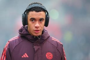 圖片報：穆西亞拉正在進行反重力跑步機訓練，目標12月重返賽場