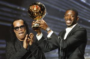 載譽而歸！RMC：登貝萊將金球獎杯帶回家鄉(xiāng)，引發(fā)熱潮