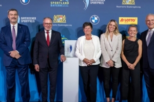 官方：拜仁女足獲巴伐利亞體育大使稱號，表彰她們體育和社會貢獻