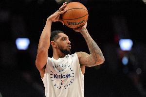 卡萊爾：佩恩還在找狀態(tài)&打5分鐘跑跑就很累 但我喜歡他的經(jīng)驗