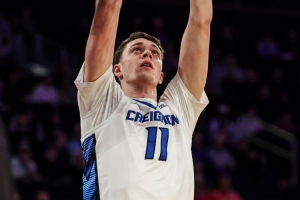 美記：卡爾克布倫納頂住了獨行俠的高大內(nèi)線群 應(yīng)該多給他時間