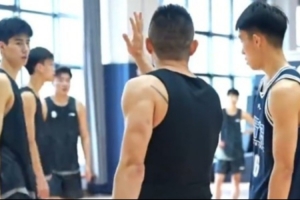 反復(fù)推演+默契配合！青島男籃青年軍戰(zhàn)術(shù)訓(xùn)練實錄