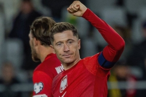 世預(yù)賽波蘭客場(chǎng)2-0擊敗立陶宛，萊萬(wàn)破門(mén)、希曼斯基傳射