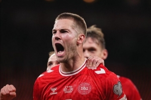 世預賽丹麥3-1擊敗希臘，霍伊倫破門、達姆斯高傳射