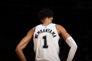 阿里納斯：若文班場均27+12+DPOY+足夠多勝場 他能當(dāng)選MVP