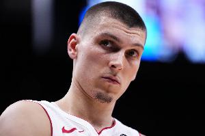 名記：熱火今年實(shí)力比上賽季更強(qiáng) 他們有機(jī)會(huì)躋身東部前四