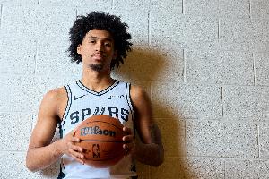 未來(lái)可期！馬刺榜眼哈珀8中4&三分1中1貢獻(xiàn)11分 另有8助攻2搶斷