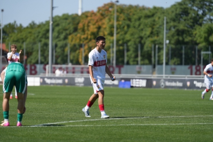 直播吧采訪謝初筠：德國的訓(xùn)練體系非常專業(yè)，我技術(shù)好喜歡控球