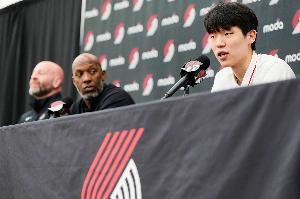 青島隊(duì)記：今天比盧普斯對楊瀚森的使用時間&順序 應(yīng)和常規(guī)賽接近