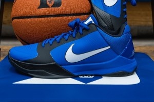 牌面拉滿(mǎn)！杜克大學(xué)女籃官方曬出校隊(duì)專(zhuān)屬配色的Kobe 5 PE