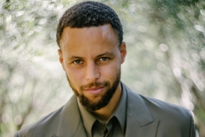 穿上一身帥氣西裝！庫里拍攝雜志寫真 雪茄配美酒雅痞風(fēng)拉滿