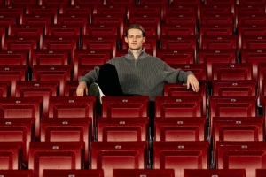 續(xù)約！德容社媒曬在諾坎普照片：不僅是俱樂(lè)部，更是大家庭