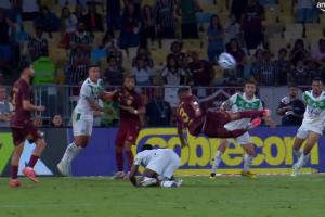 還能戰(zhàn)??41歲中衛(wèi)蒂亞戈-席爾瓦98分鐘絕殺！凌空側(cè)鉤雜耍進(jìn)球