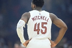 ESPN預(yù)測(cè)新賽季東部各隊(duì)?wèi)?zhàn)績(jī)：騎士第1 魔術(shù)第2 綠軍第5 76人第11