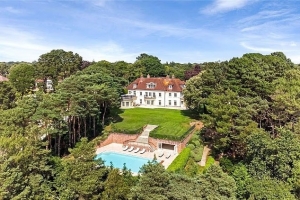 增值近一倍！郵報：拉拉納1200萬鎊掛牌出售海濱莊園豪宅