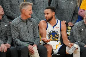 勇士半節(jié)得了10分 狂送9個失誤 科爾面色鐵青