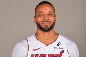 能攻能傳！鮑威爾出戰(zhàn)25分鐘 13投8中砍下23分6助攻