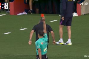 無(wú)緣國(guó)家德比！補(bǔ)時(shí)階段，弗里克不滿裁判，兩黃變一紅被罰下！