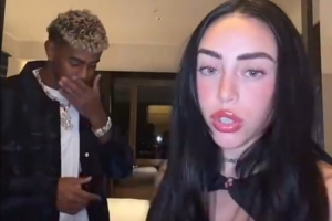 慶祝巴薩絕殺赫羅納，亞馬爾賽后與女友在房間里熱舞