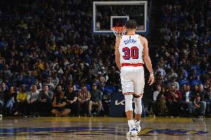 助教：庫里不可能成為健身房里最壯的人且不損手感 這需要平衡