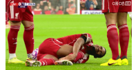 表情痛苦！赫拉芬貝赫被姆伯莫放倒，裁判吹犯規(guī)但未出牌