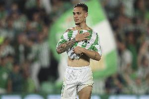 安東尼回應(yīng)被黃潛球迷扔瓶子：這種事情絕對不能再發(fā)生了