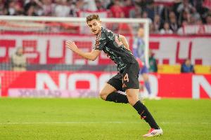 拜仁官方：斯坦尼西奇恢復(fù)球隊合練，格納布里進行個人有球訓(xùn)練