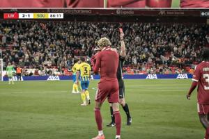 紅牌惹的禍？?；倏巳炯t后1停1首發(fā)2替補，3場0球0助利物浦全負