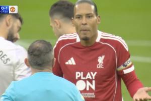 天空：比賽中心前方消息，主裁沒看到麥卡受傷，因此無法中斷比賽