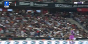 鬧烏龍！因誤將球迷反恐口號(hào)聽(tīng)成恐同口號(hào)，法甲裁判中斷比賽