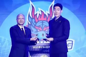 山東男籃11號(hào)秀！前CBA球員阿澤蒙BA賽場(chǎng)狂轟101分 帶隊(duì)6連勝領(lǐng)跑