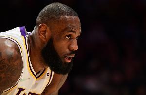 武圣：希望詹姆斯再換隊(duì) 他打球很好看 但他生涯最精彩的還是換隊(duì)