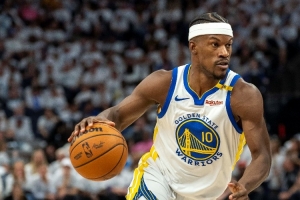 媒體人：原以為湖人最大缺口在內(nèi)線 結(jié)果側(cè)翼被巴特勒庫(kù)明加沖爛