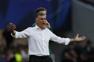 奧林匹亞科斯主帥談紅牌：當(dāng)球隊漸入佳境，有人把我們踢出比賽