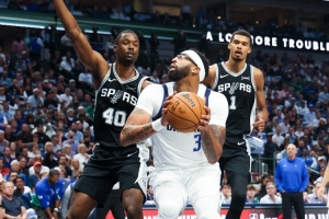 濃眉生涯14個賽季揭幕戰(zhàn)輸了11次！詹姆斯輸14次歷史最多！