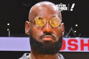 記者：詹姆斯觀賽時整場發(fā)呆 湖人必須交易他和里夫斯之中的一個