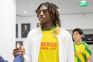 每體：巴黎計(jì)劃簽下一名中衛(wèi)與帕喬競爭，他們正在關(guān)注小將塔蒂