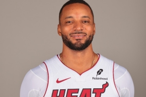 融入得不錯！鮑威爾首節(jié)9分鐘 三分4中2&3罰3中貢獻11分2板2助