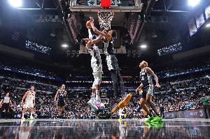 外星人大戰(zhàn)希臘怪獸！NBA經(jīng)紀人按捺不?。何陌郪S字母什么時候？